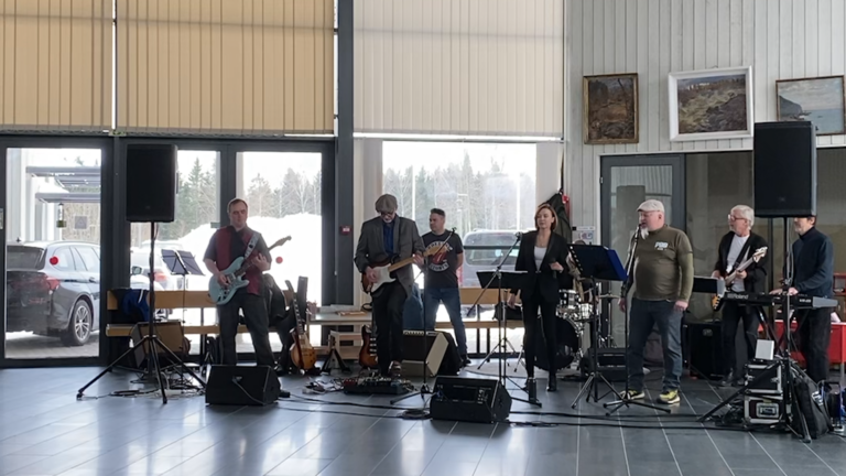 Porkuni Bluusbänd esines Porkuni Koolis EV108